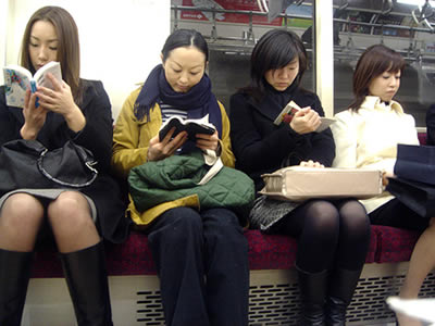 Mujeres en un vagón de tren (Foto: ionushi/Flickr, licencia CC-BY)